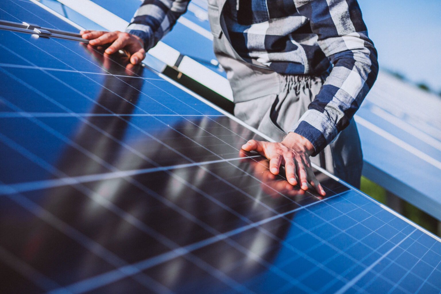 Infórmate sobre el coste y ahorro de tu instalación fotovoltaica personalizada.
